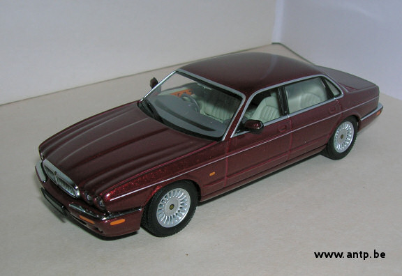 Jaguar XJ8 Autoart